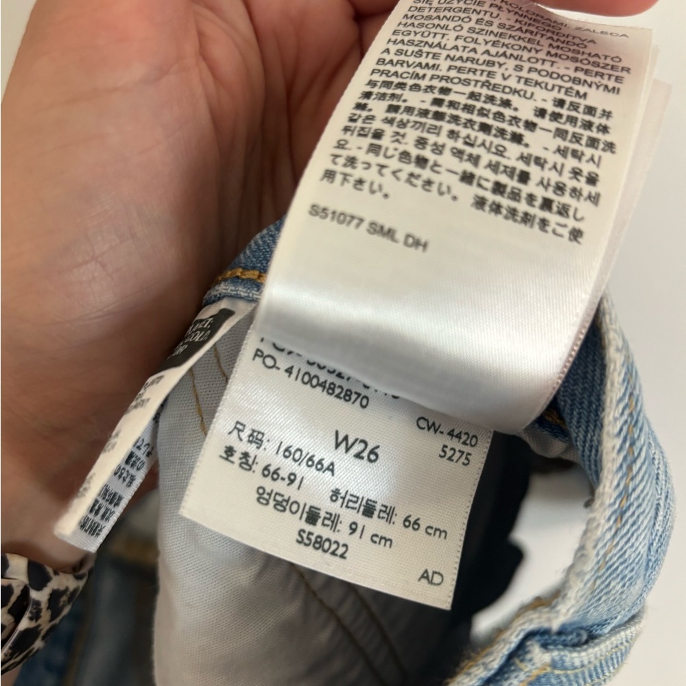 Levi’s Women's Shorts - Picture 3 of 3